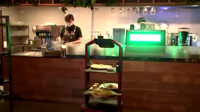Chelnerul robot ar putea înlocui angajații din restaurante. Debutează în Coreea de Sud
