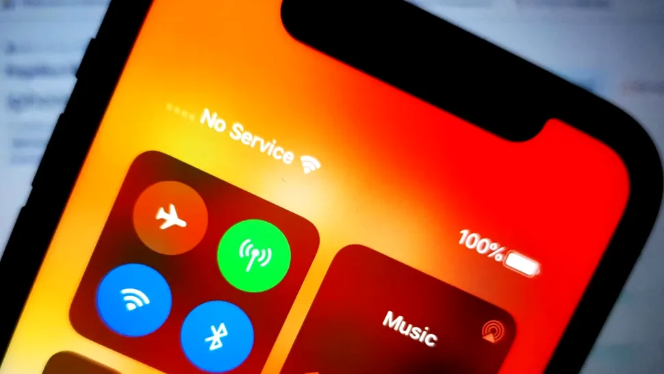 Noul iOS 14.7.1 „taie” semnalul iPhone-urilor. Nu faceți update!
