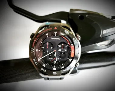 Review HUAWEI WATCH Ultimate 2: ceasul de lux care nu se „sperie” de aventuri, fie pe munte, fie sub apă