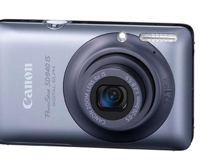 Canon PowerShot S90 - mică şi foarte atractivă pentru fotografi