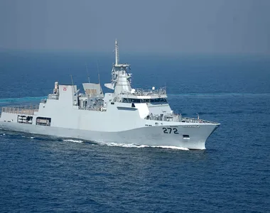 Corvetă pakistaneză construită în România, avariată grav după impactul cu o navă indiană