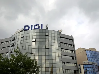 ANCOM obligă Digi Romania să își deschidă rețeaua către alți operatori în 5.894 de localități. Compania, recunoscută ca furnizor cu putere semnificativă de CE