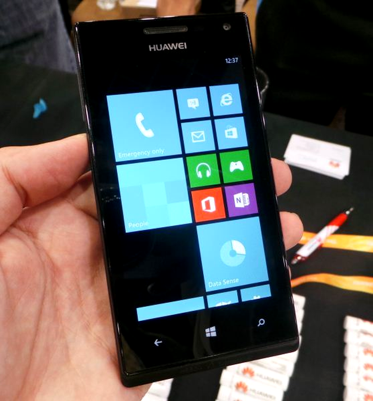 Ascend W1, primul smartphone Huawei cu Windows Phone 8
