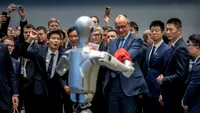 Show SF cu roboți la finalul vizitei cancelarului german în China