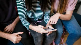 Raport: Utilizarea excesivă a rețelelor sociale afectează starea de bine a tinerilor