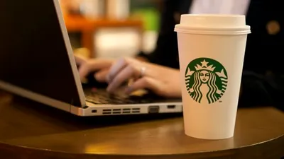 Starbucks va bloca conţinutul pornografic pe reţelele sale de Wi-Fi