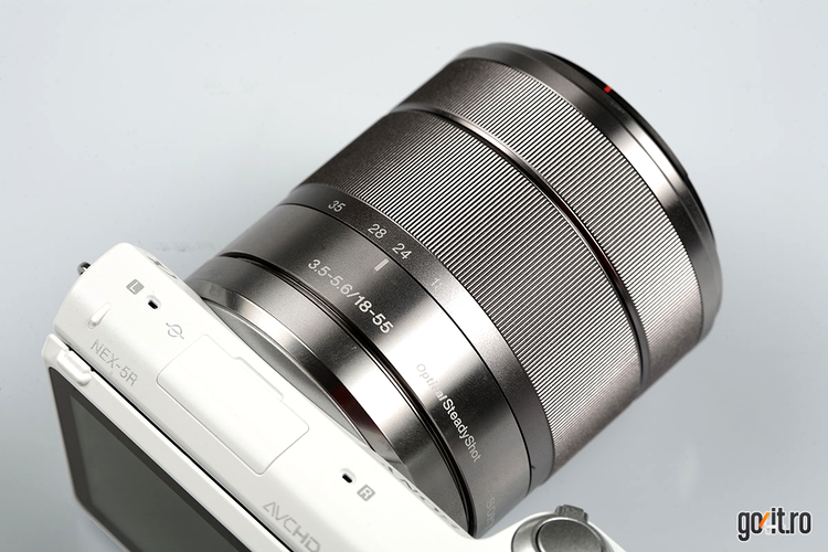 Sony NEX-5R - obiectivul detaşabil