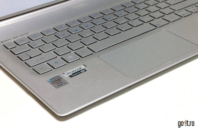 Acer Aspire S7 (393): touchpad mare cu sensibilitate ridicată