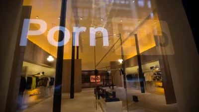 PornHub a deschis un magazin fizic în New York unde clienţii pot apărea live pe site