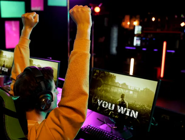 Jocuri competitive, de la LAN party la campionate internaționale (P)