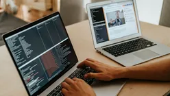 Guvernul olandez este cel mai recent care renunță la Microsoft Windows. Sancțiunile SUA au împins Olanda către o distribuție Linux dezvoltată intern pe nume NixOS