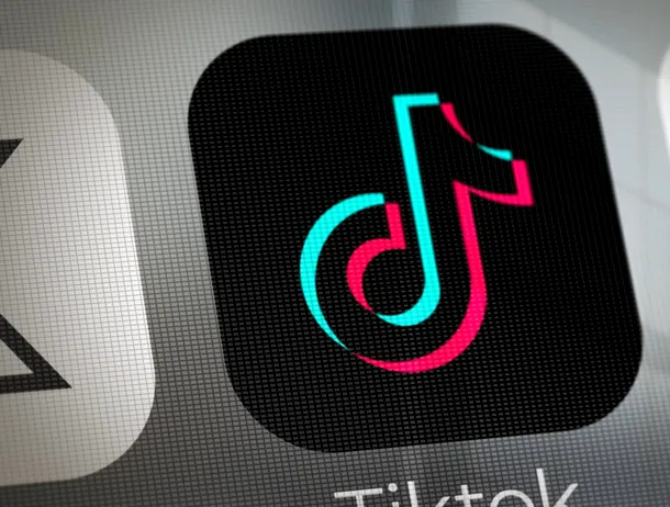 Planuri pentru un atac armat, dezvăluite pe TikTok. Tânăr pus sub acuzare după ce a amenințat o moschee