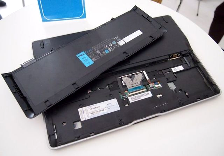 Unul dintre puţinele Ultrabook-uri cu baterie detaşabilă