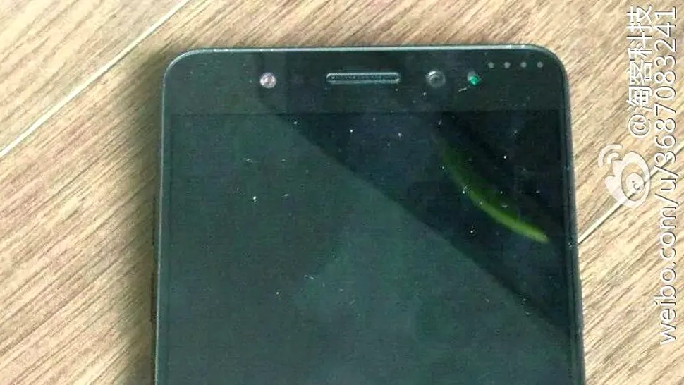 Galaxy Note 7 ar putea avea şi o variantă fără ecran curbat, surprinsă într-o presupusă poză-spion