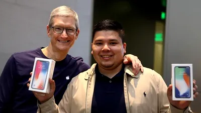 Numărul de iPhone-uri vândute este în scădere, însă preţul lor ridicat aduce venituri mai mari pentru Apple