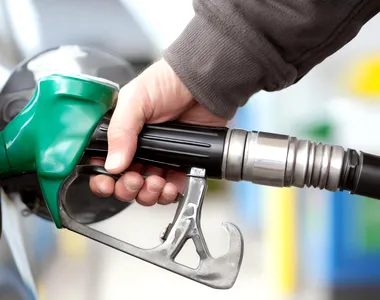 Mașinile chinezești din Rusia se defectează în masă din cauza benzinei de calitate inferioară, pe fondul penuriei de combustibil