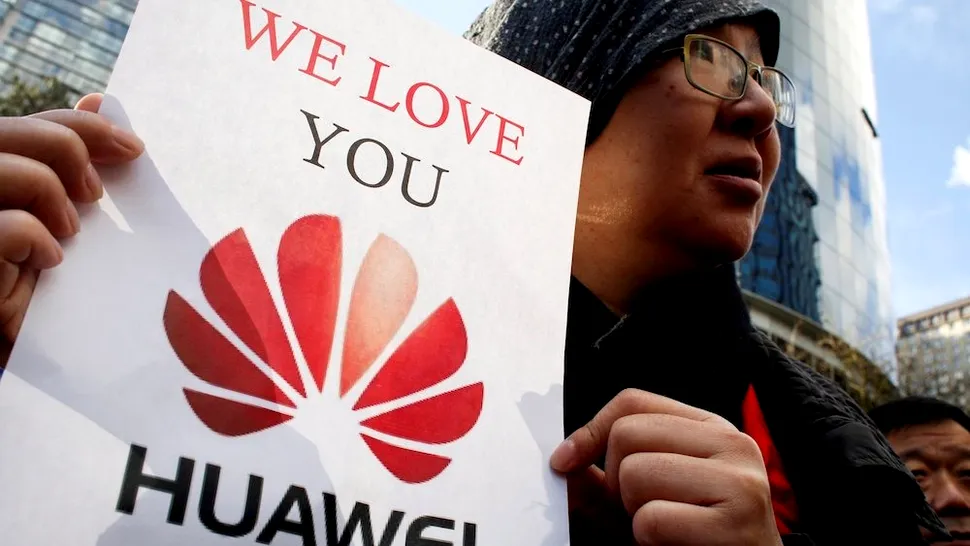 Angajați Huawei, arestați de autoritățile din China pentru discuții pe WeChat împotriva companiei