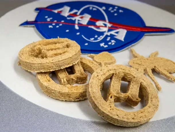 Cercetătorii dezvoltă biscuiți imprimați 3D din plastic reciclat și deșeuri agricole – VIDEO