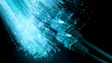 O companie de telecomunicații japoneză dezvoltă o fibră optică cu o capacitate de trafic de patru ori mai mare decât fibra convențională