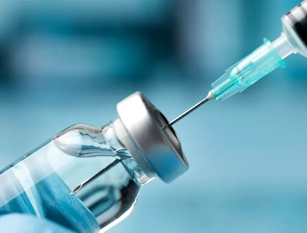 Vaccinul creat integral cu ajutorul inteligenței artificiale a trecut primul test pe oameni, la Universitatea Cambridge