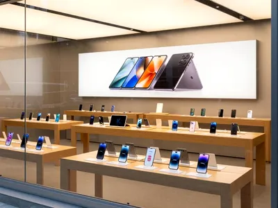 Sondaj: noile funcții AI și viitorul iPhone pliabil nu reușesc să stimuleze cererea pentru Apple
