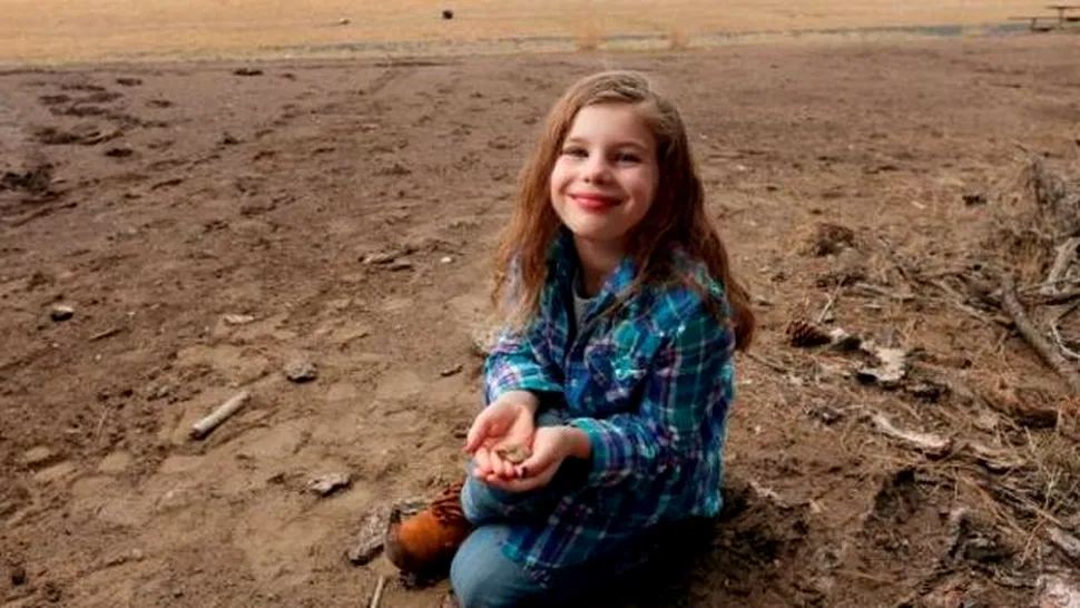 O fetiţă de şase ani care se plictisea la un meci de fotbal a descoperit o fosilă veche de 65 de milioane de ani